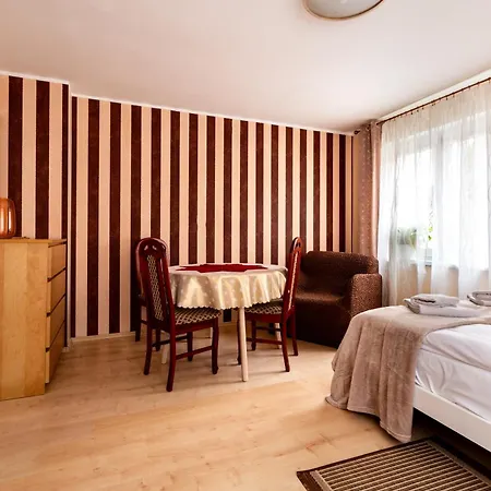 Hirszfelda Comfort By Bookinghost *